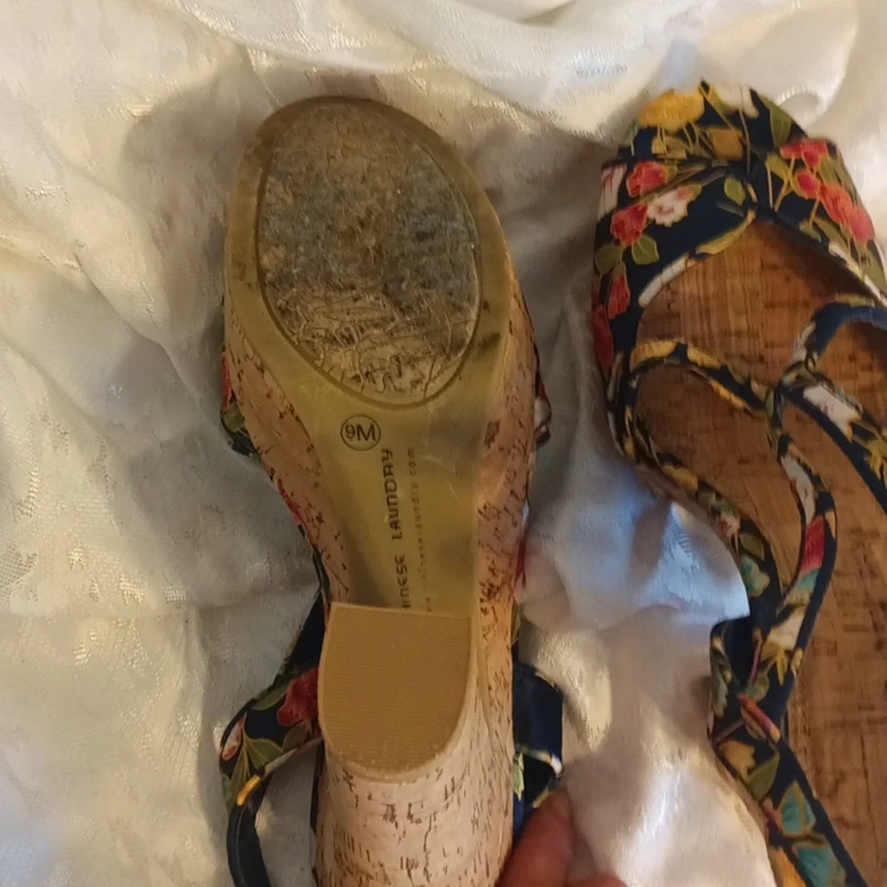 Chinese Laundry blue floral cork platform shoes size 9